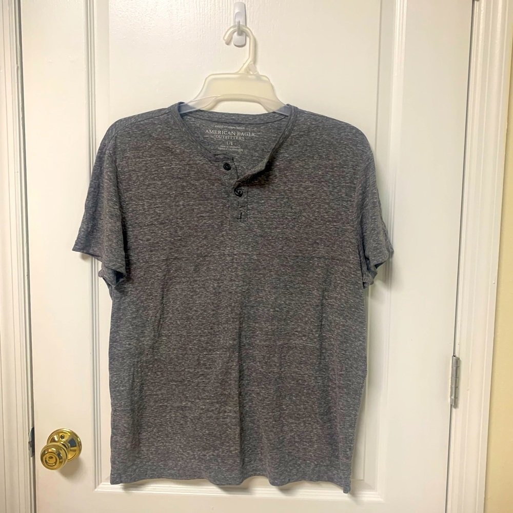 American Eagle gray shirt. Size L